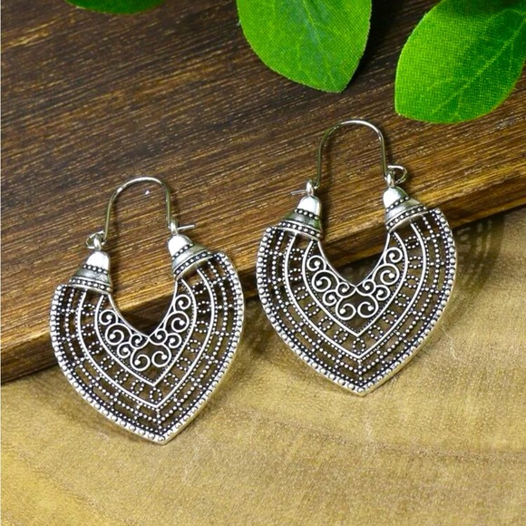 Jewelry - Silver boho dangle earrings new